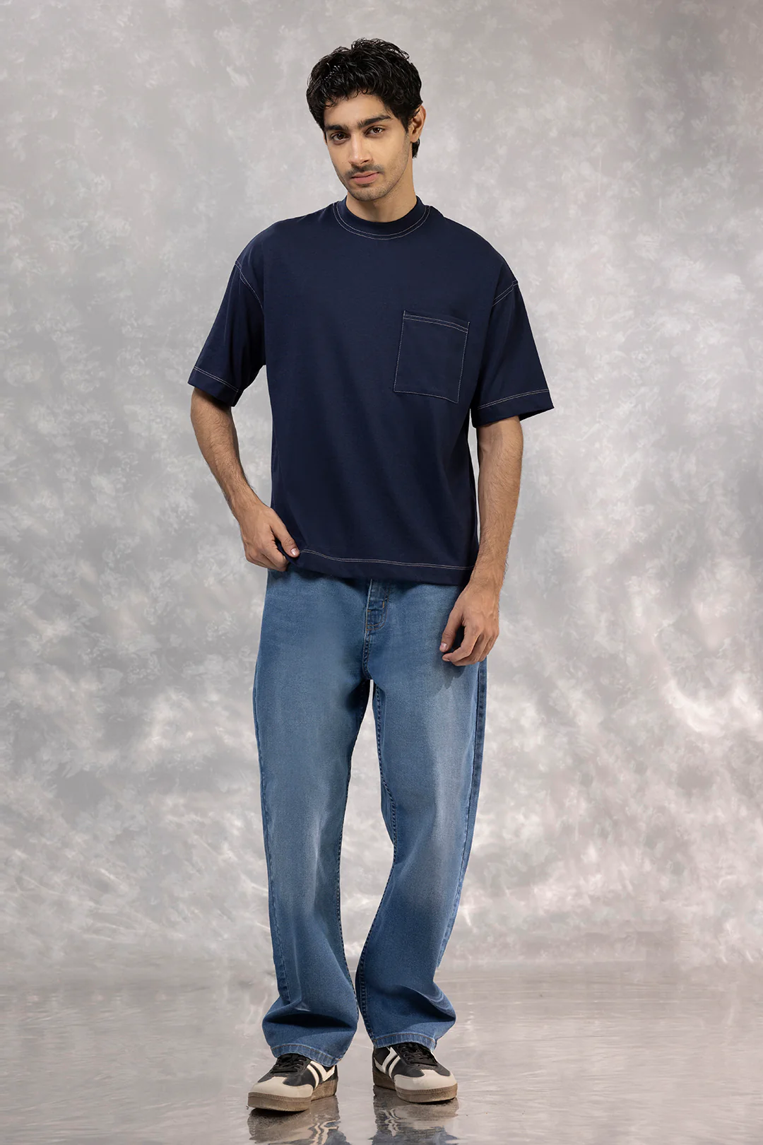 Basic Oversized Pocket T-Shirt - D087 - Image 2