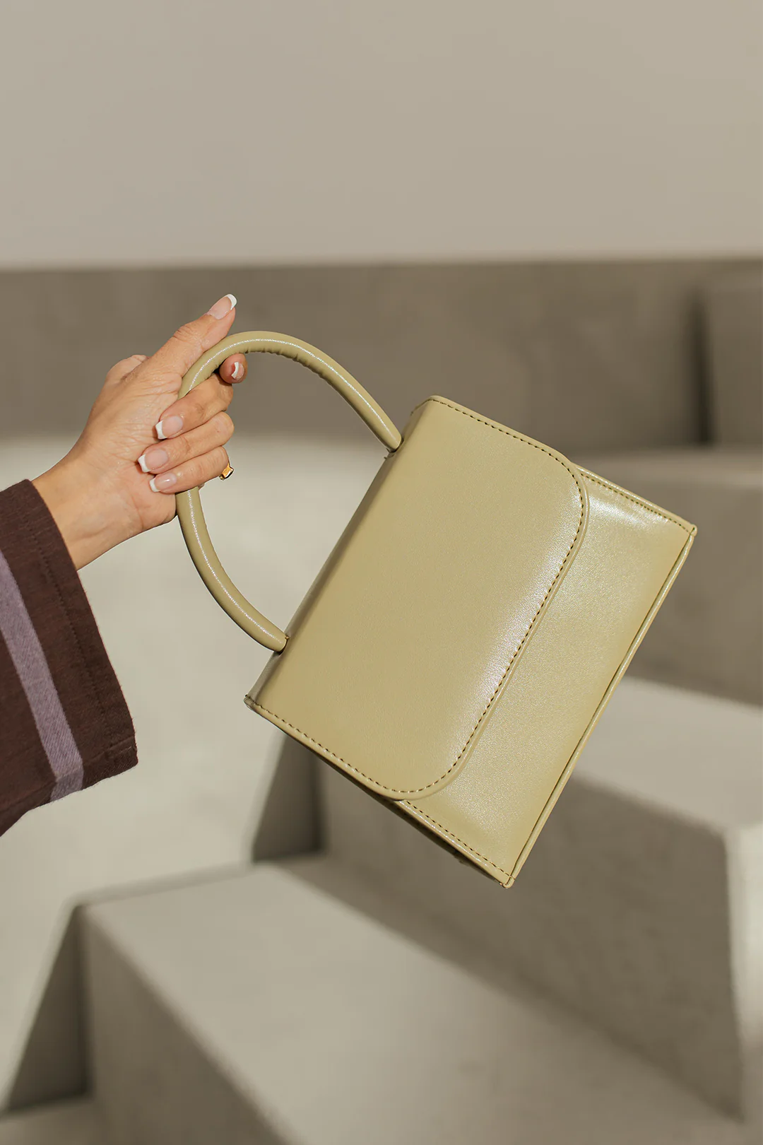 Cross-Body Bags - E221 - Image 2