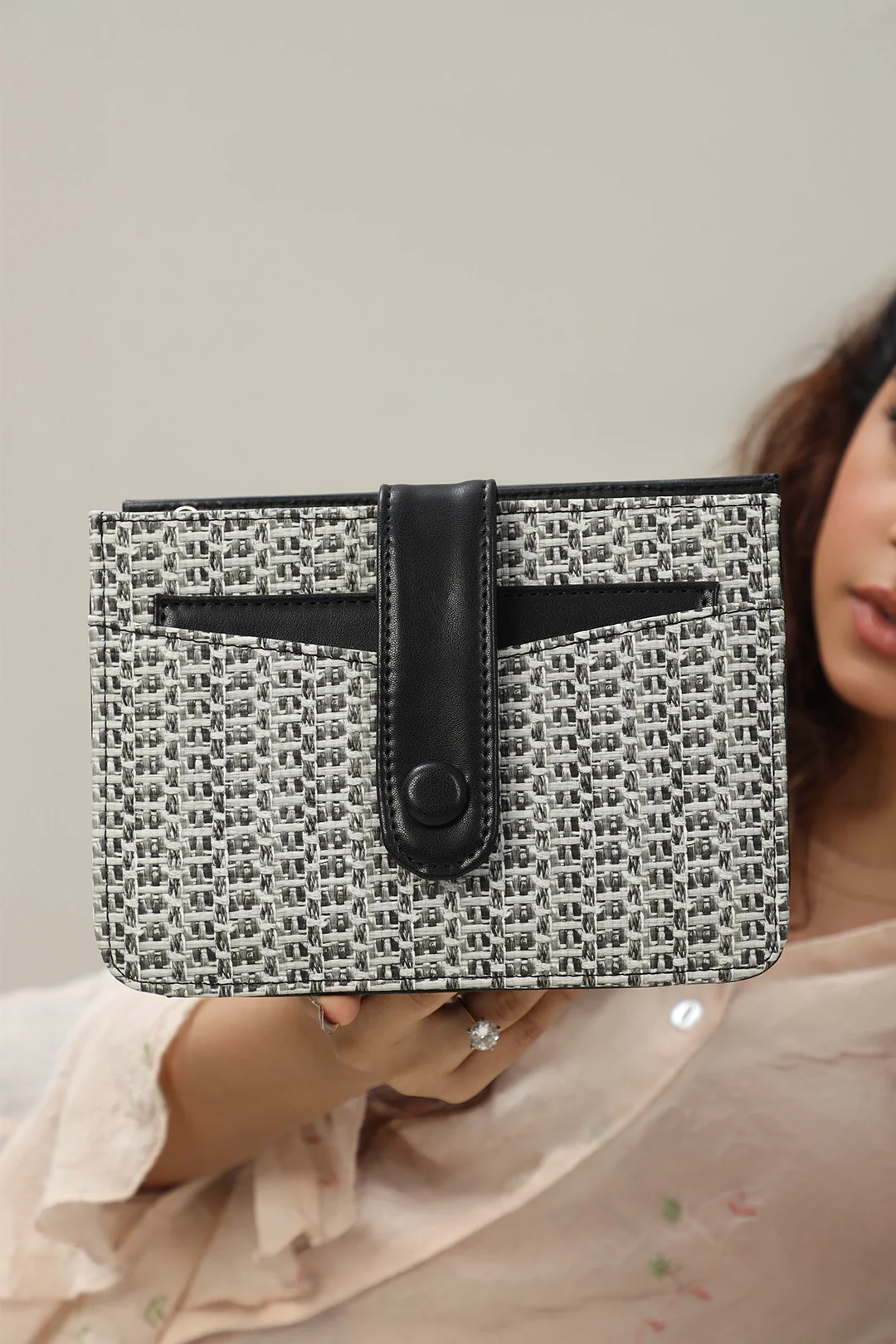 Cross-Body Bags - E305 - Image 12