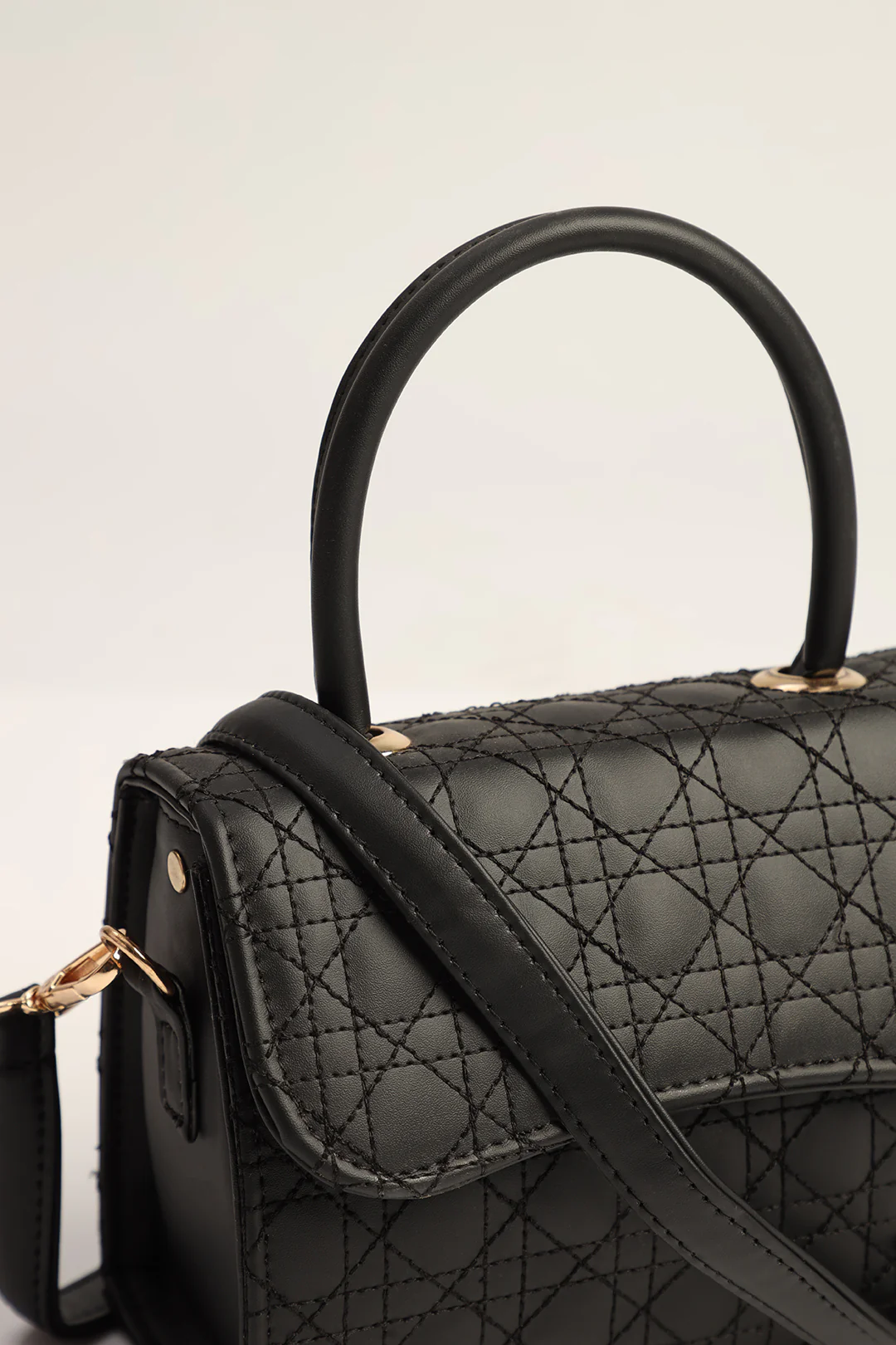 Cross-Body Bags - E385 - Image 8