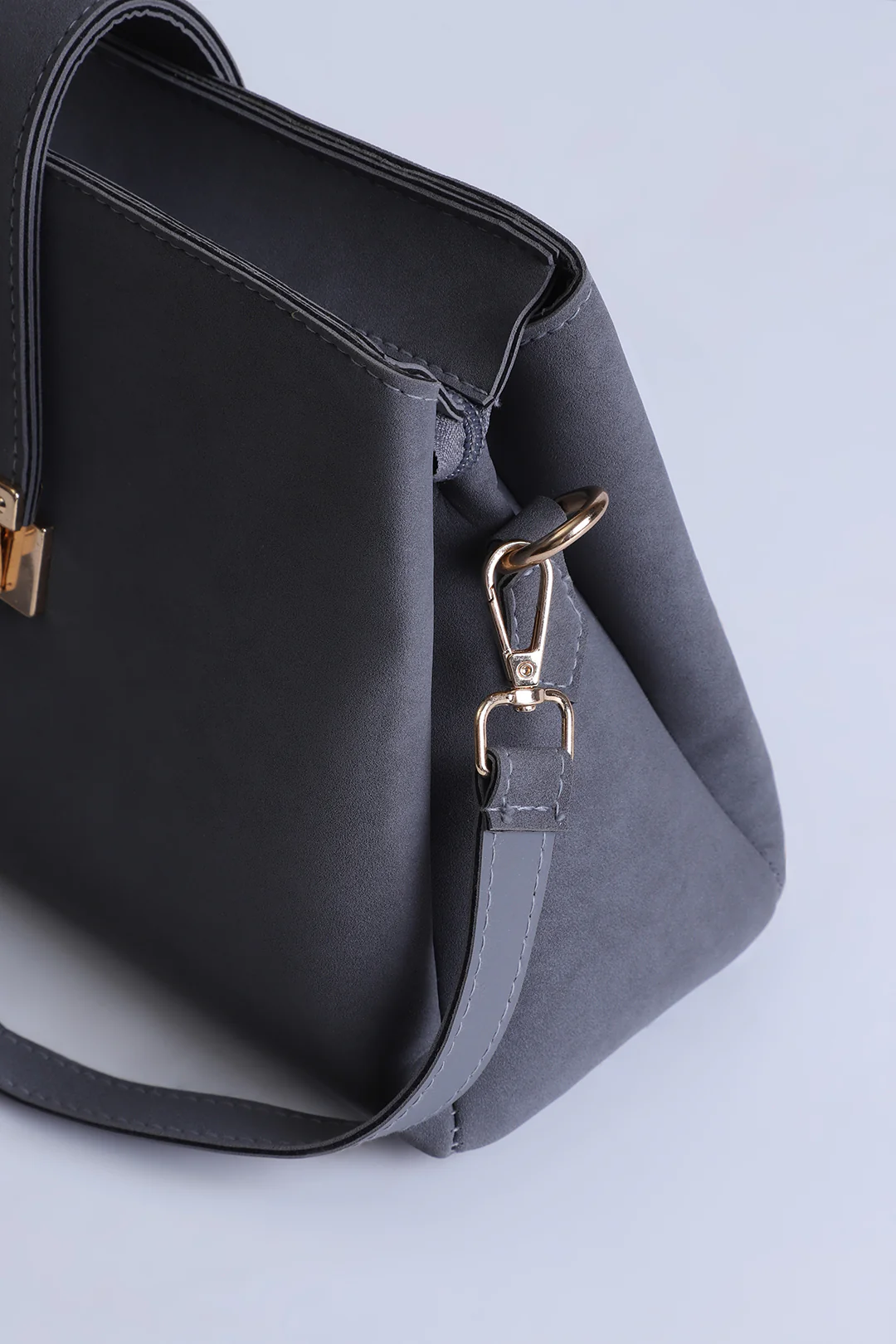 Cross-Body Bags - E508 - Image 9