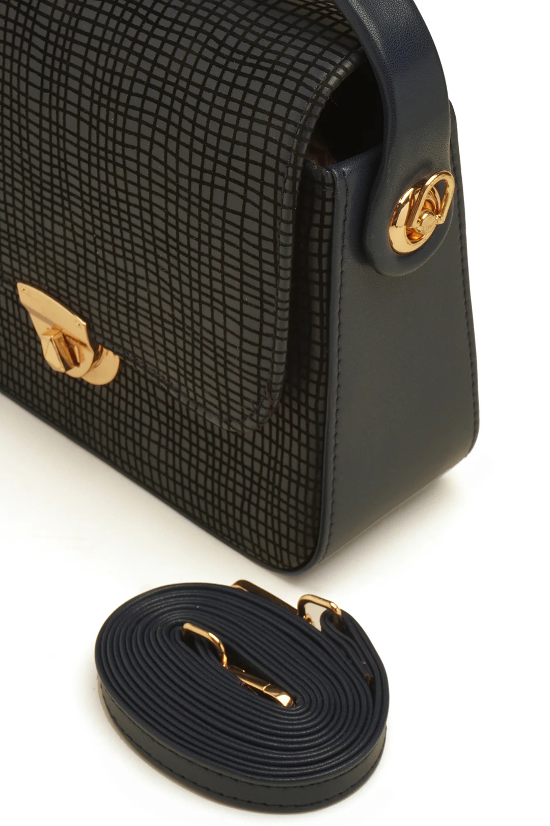 Cross-Body Bags - E684 - Image 8