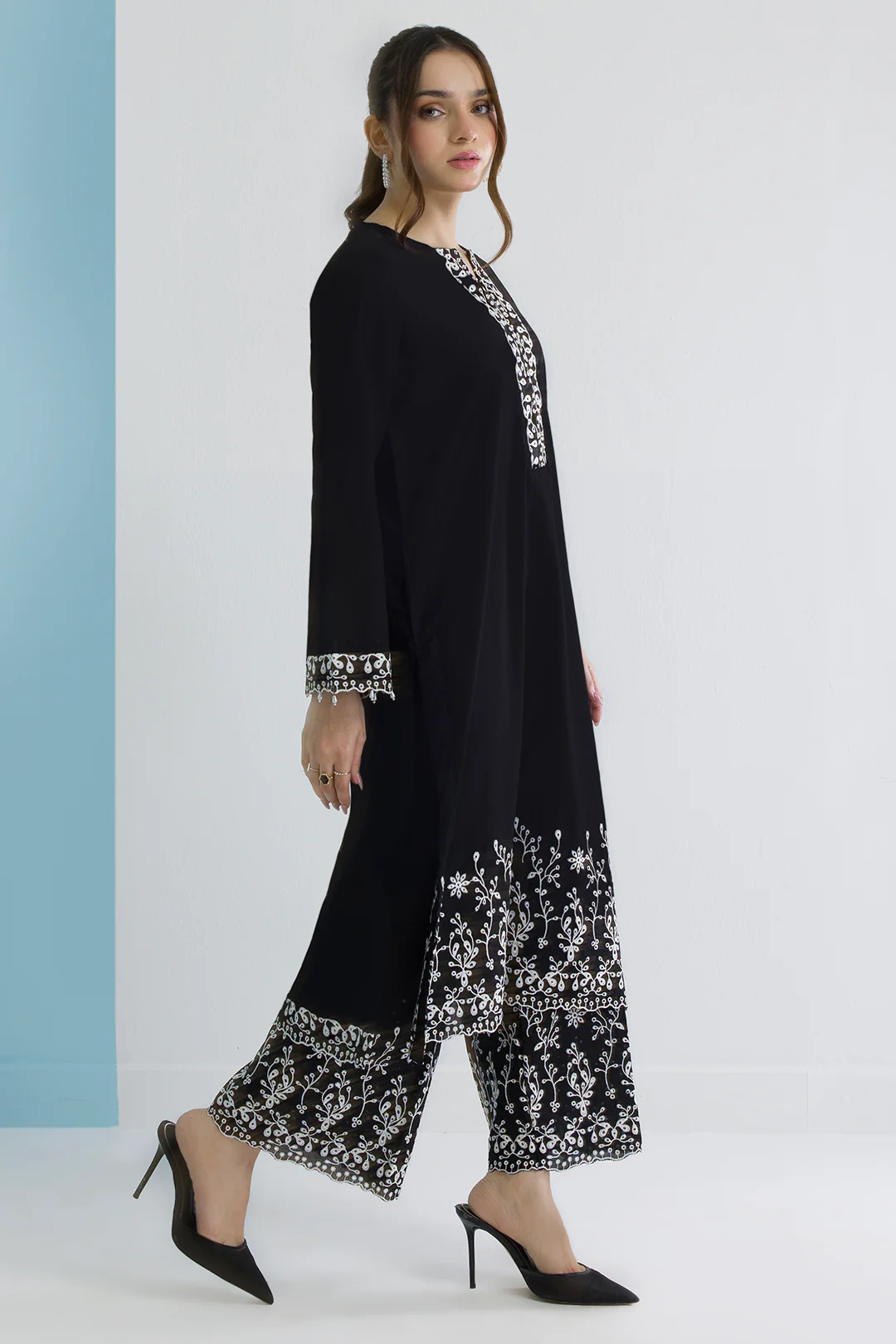 Embroidered Kurta Trouser - 2598 - Image 5