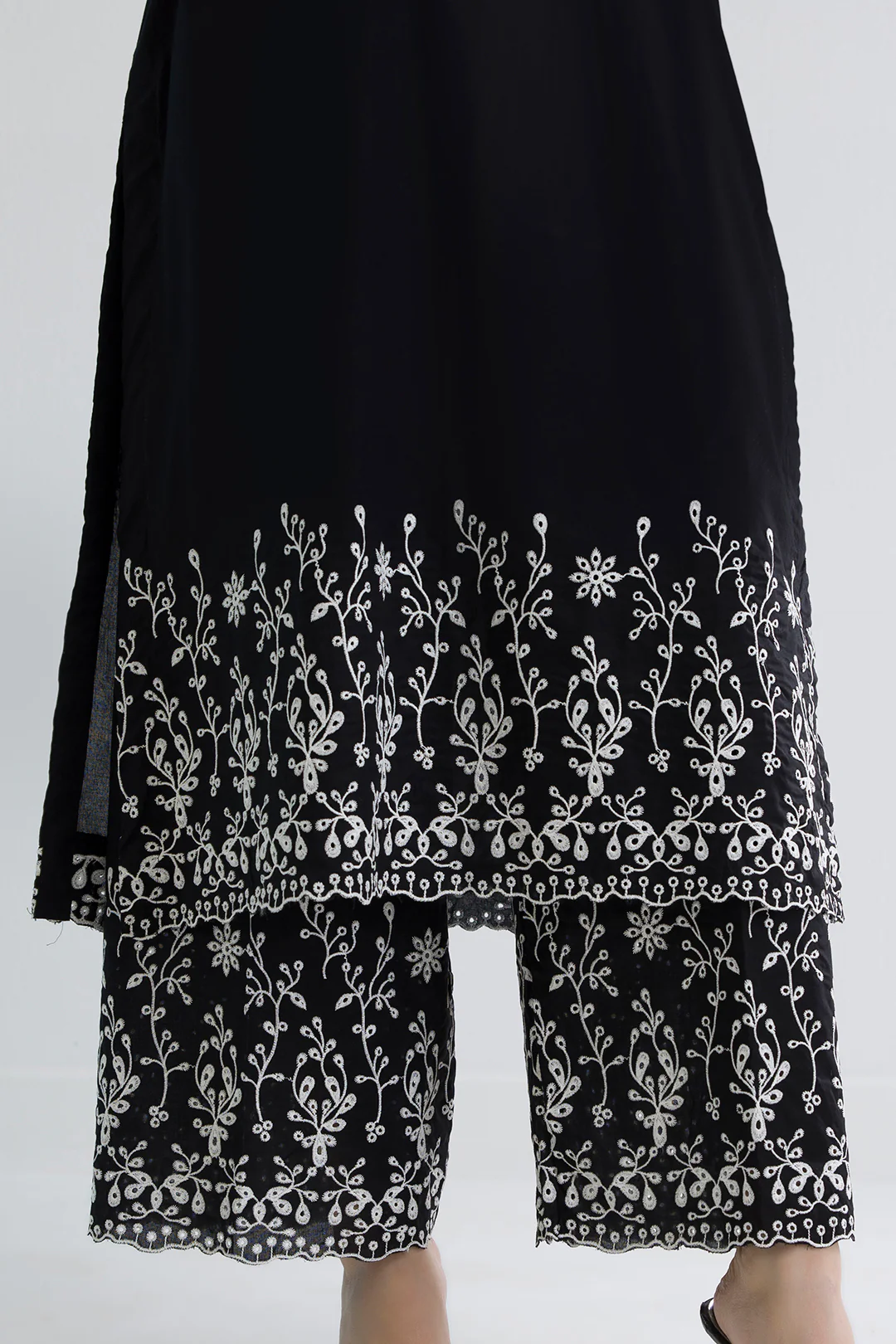 Embroidered Kurta Trouser - 2598 - Image 9