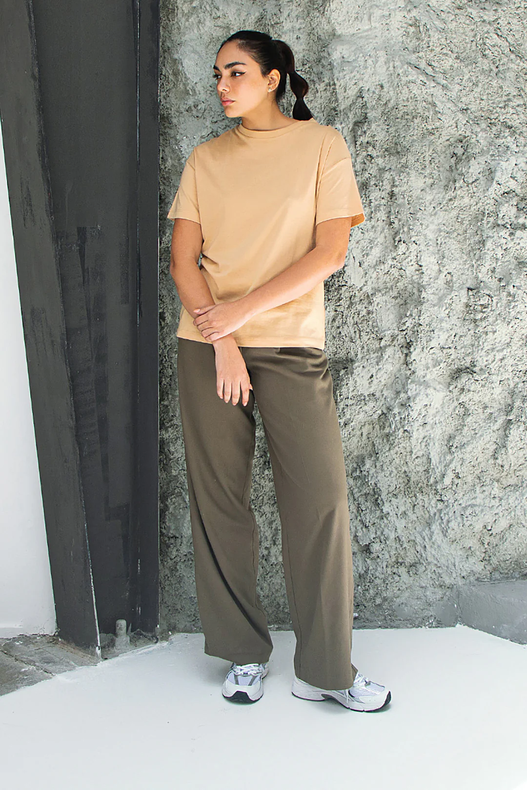 Essential T-shirt - B23 - Image 24