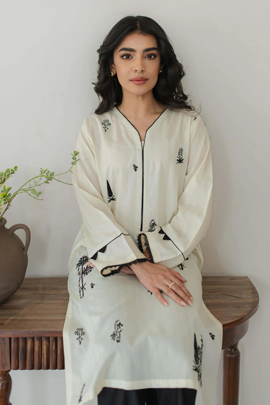 Embroidered Kurta - 1161 - Image 5
