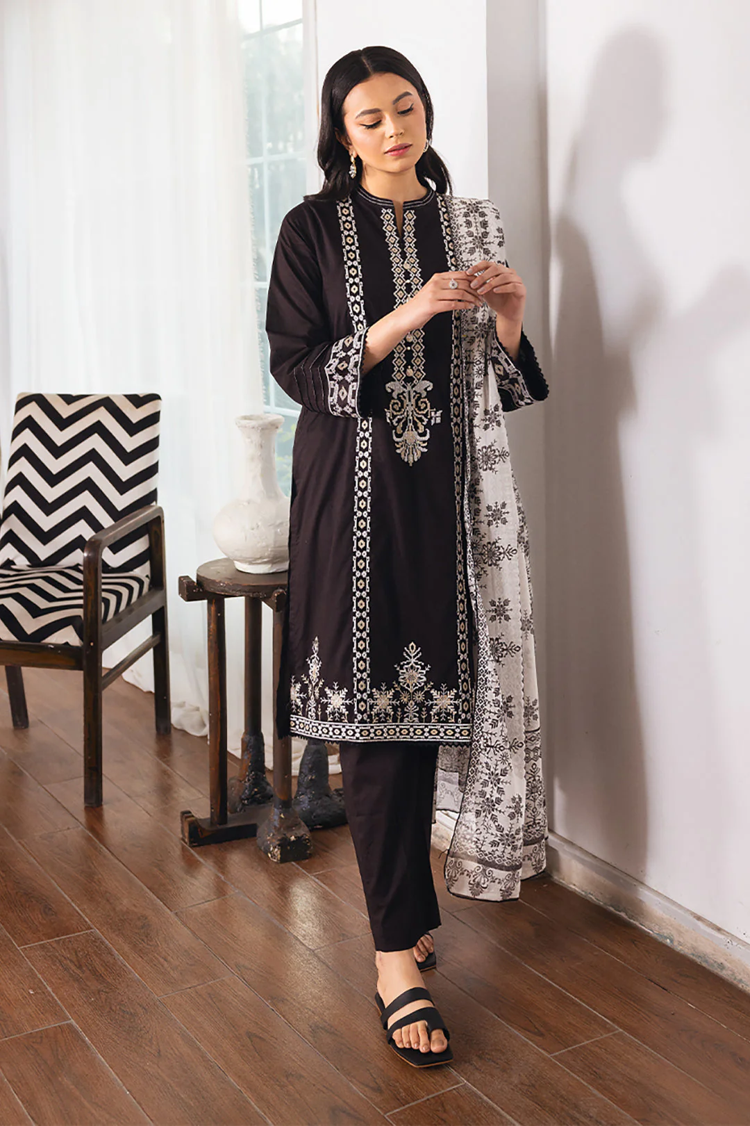Embroidered Kurta Dupatta Trouser - 1081 - Image 2