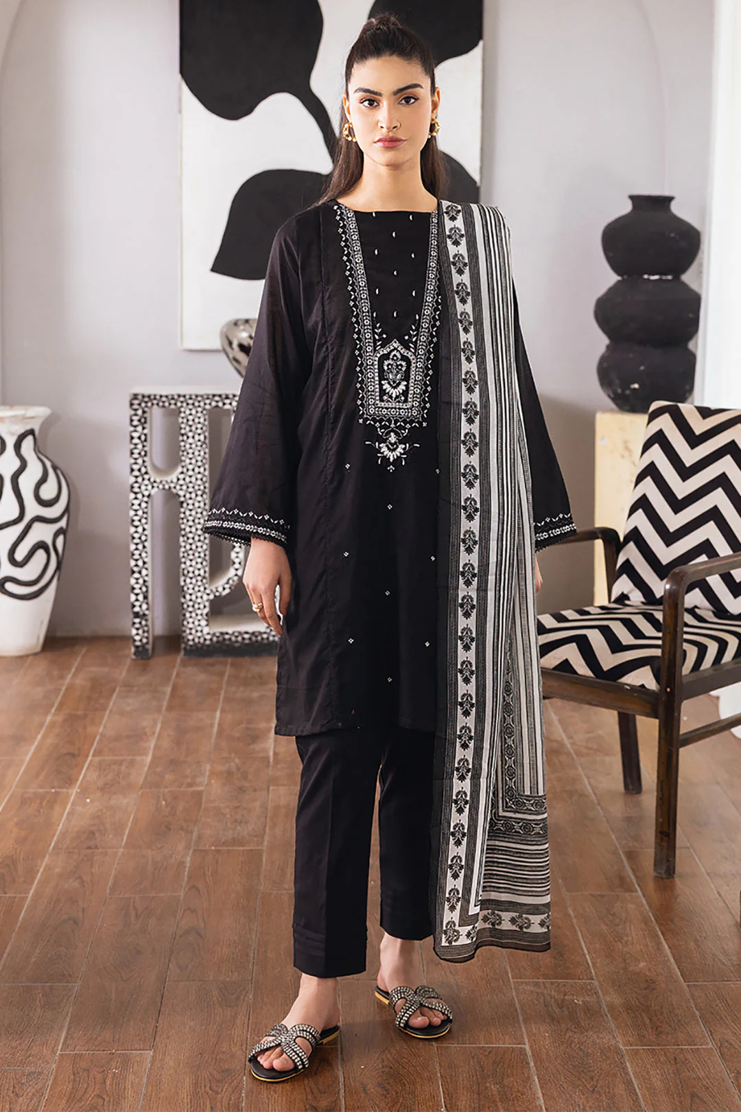 Embroidered Kurta Dupatta Trouser - 1085 - Image 2