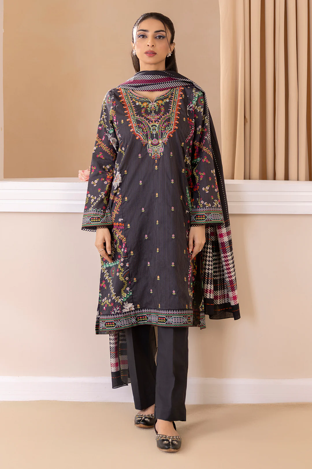 Embroidered Kurta Dupatta Trouser - 2834 - Image 4
