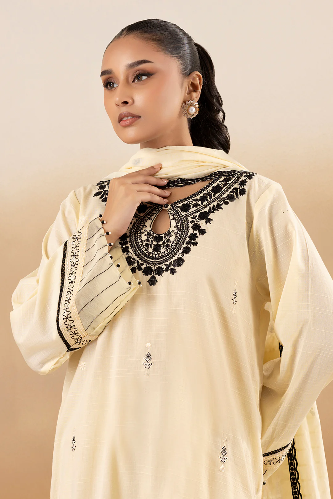 Embroidered Kurta Dupatta Trouser - 3334 - Image 4