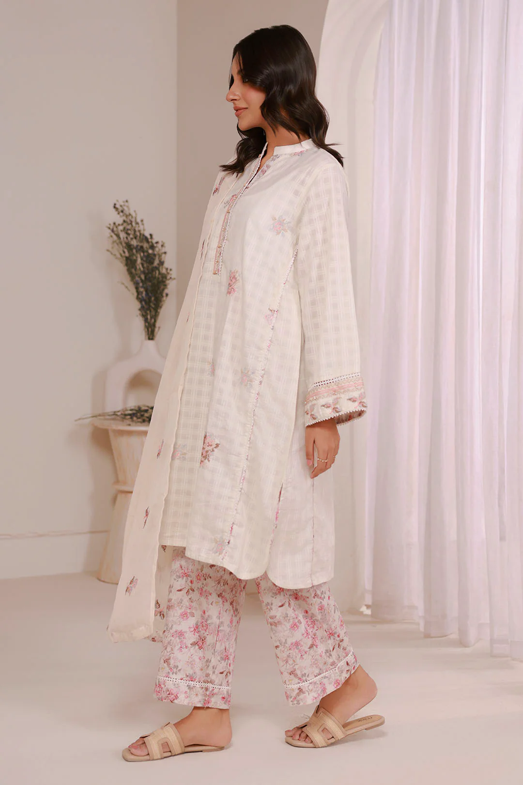 Embroidered Kurta Dupatta Trouser - 3340 - Image 3