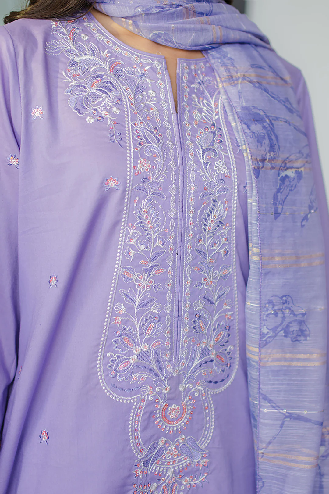 Embroidered Kurta Dupatta Trouser - 1757 - Image 4