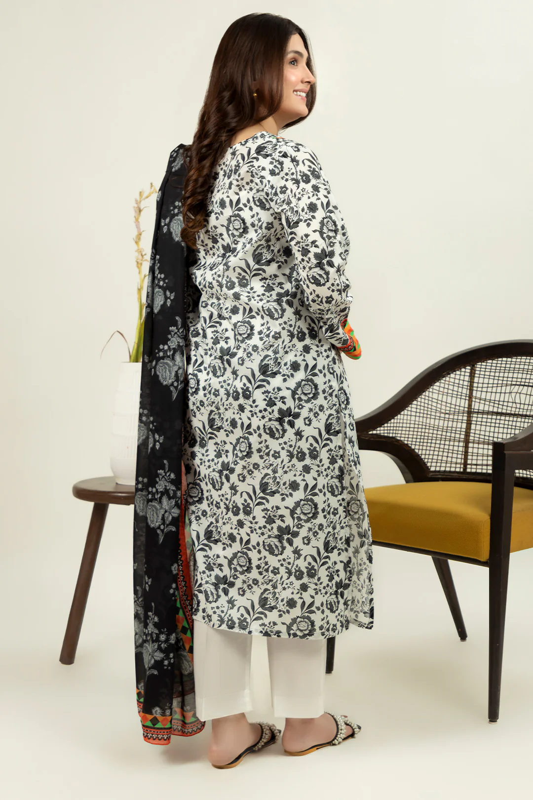 Kurta Dupatta Trouser - 1954 - Image 4