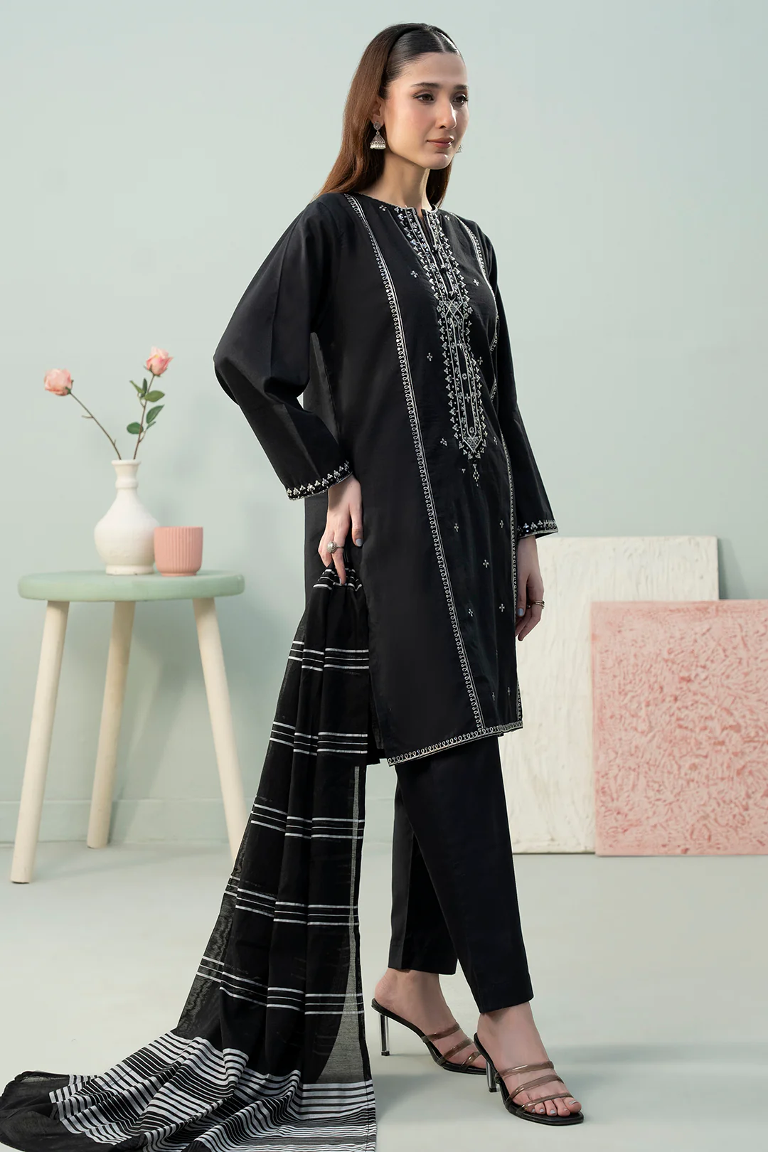 Embroidered Kurta Dupatta Trouser - 2113 - Image 5