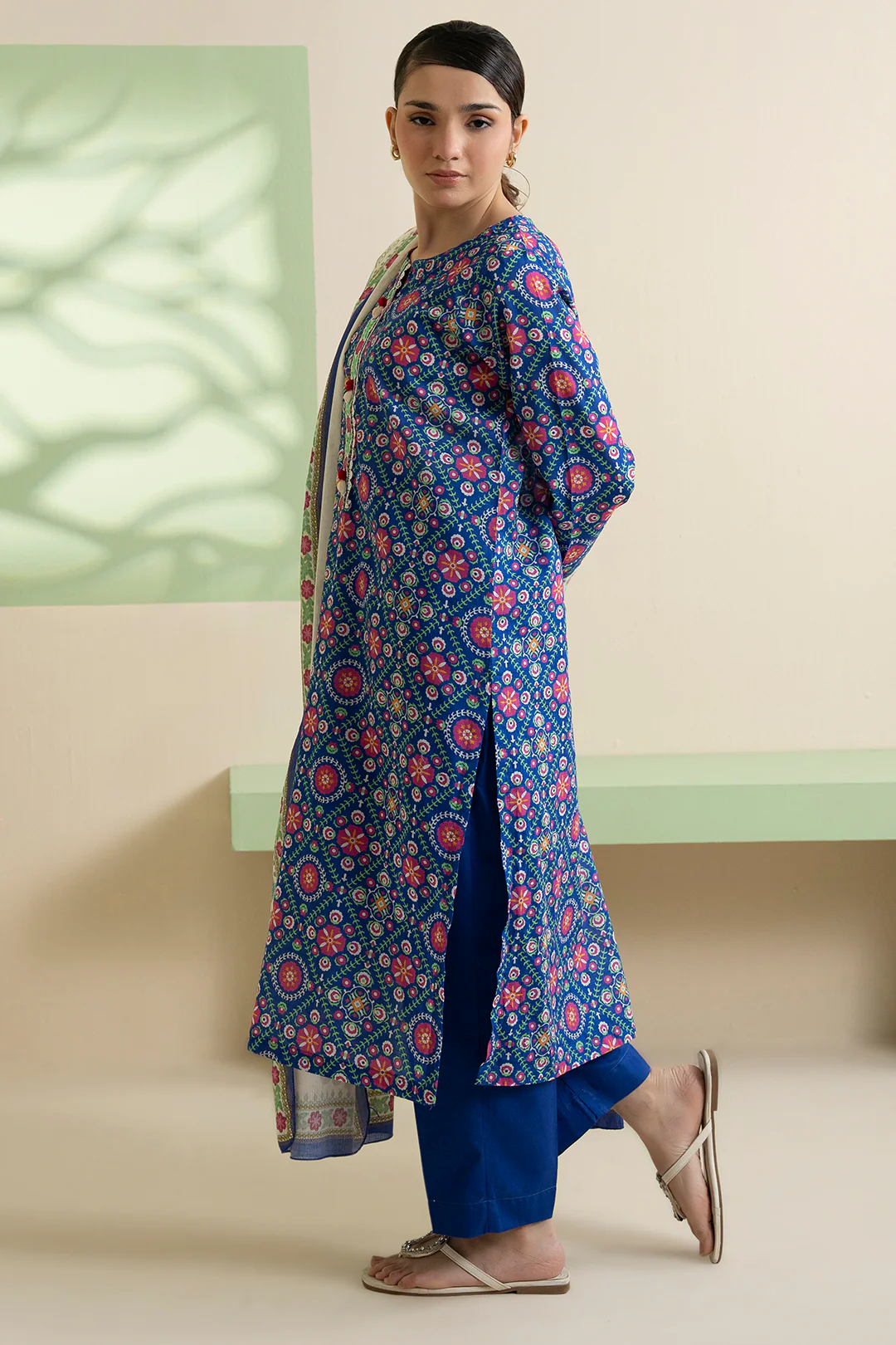 Kurta Dupatta Trouser - 1983 - Image 4