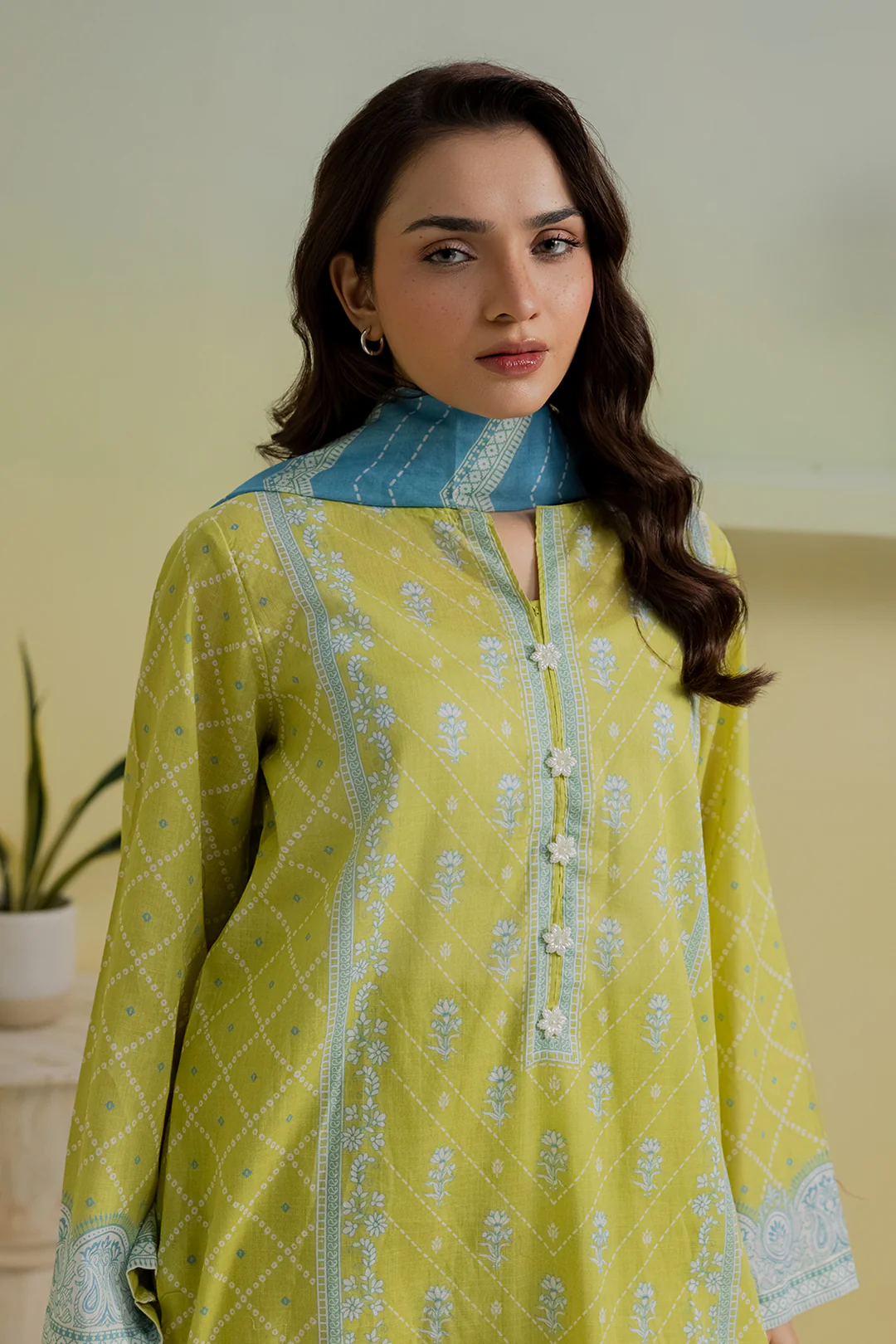 Kurta Dupatta Trouser - 2018 - Image 2