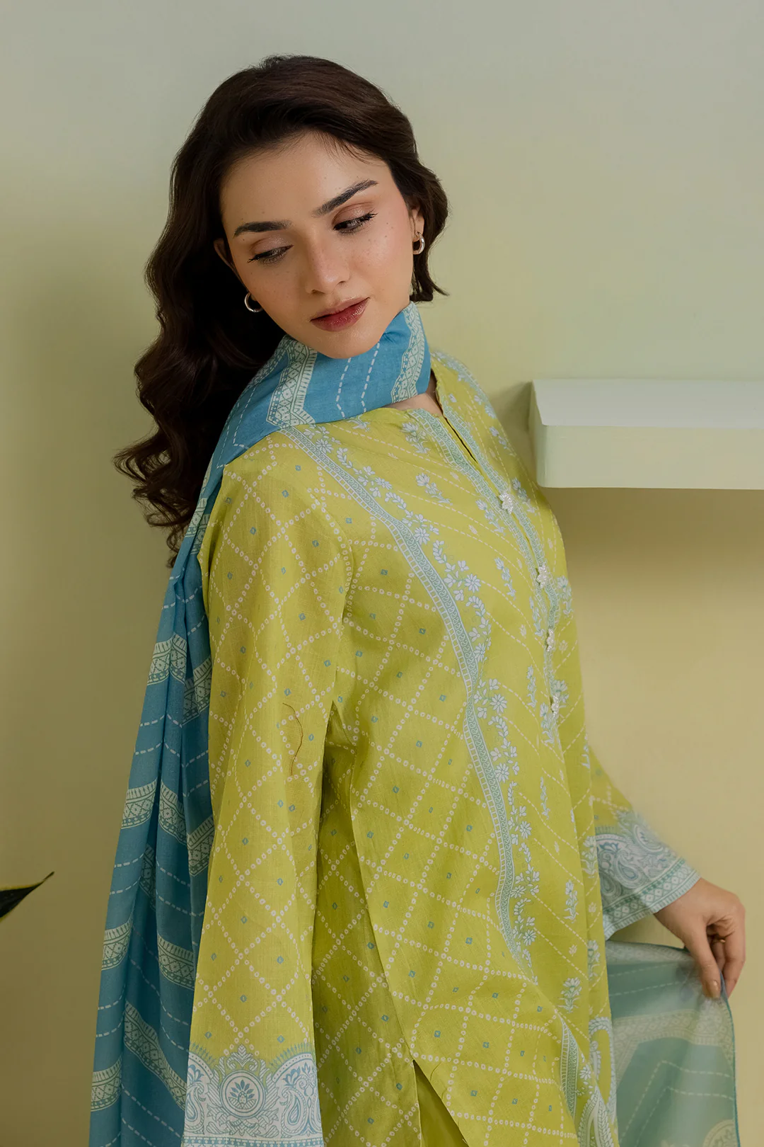 Kurta Dupatta Trouser - 2018 - Image 3
