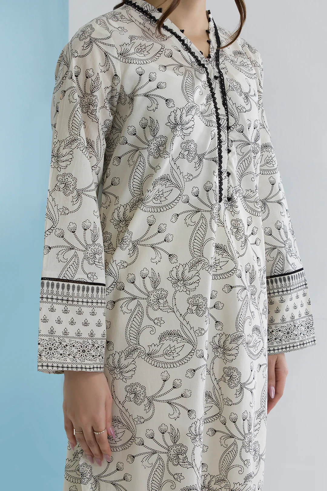 Kurta Dupatta Trouser - 2019 - Image 3