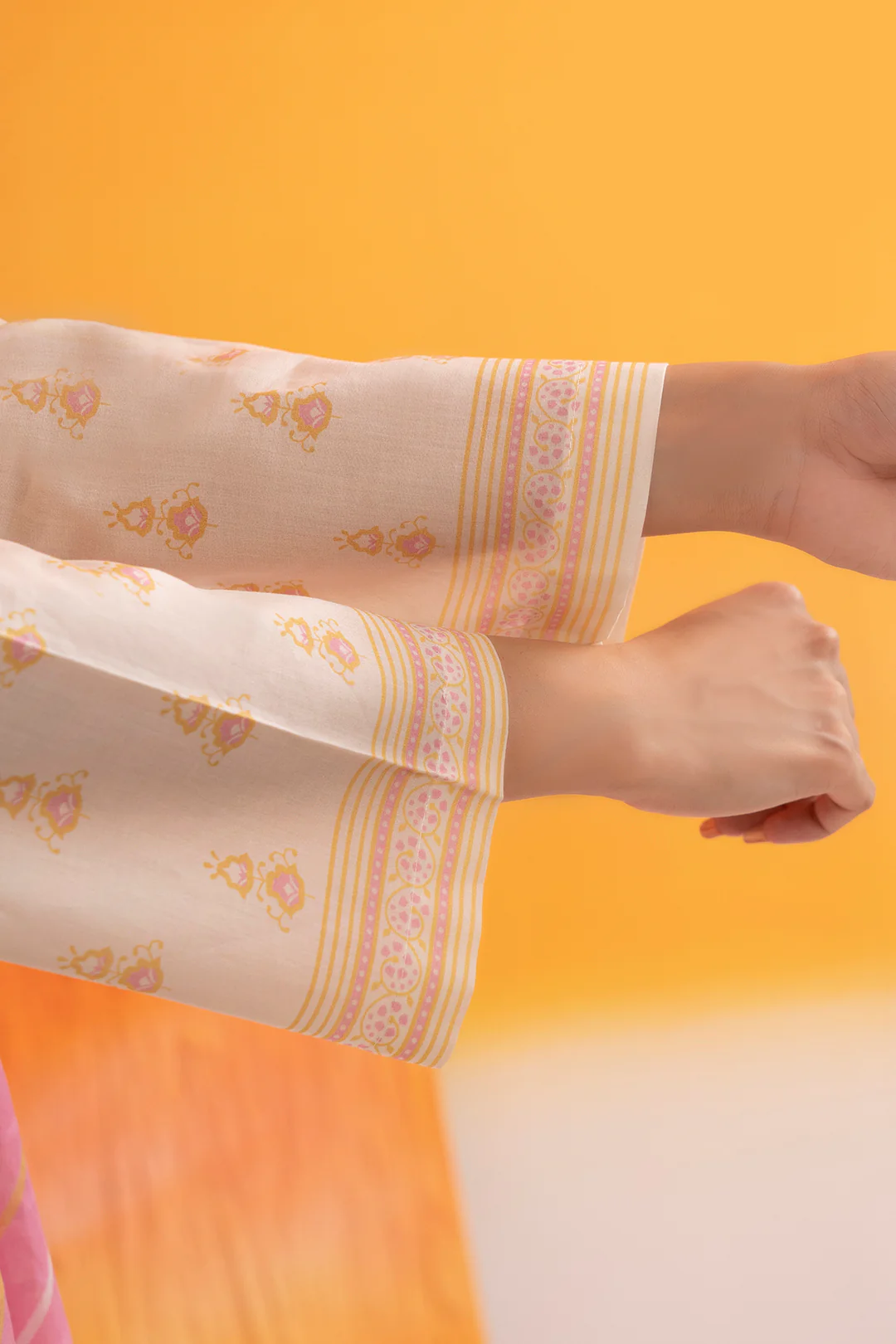 Kurta Dupatta Trouser - 2052 - Image 3