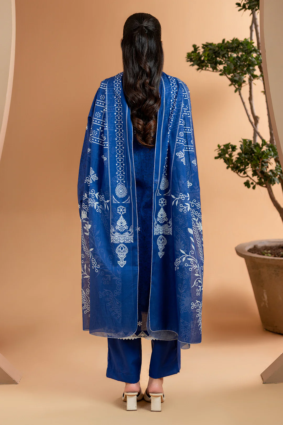 Embroidered Kurta Dupatta Trouser - 2109 - Image 5