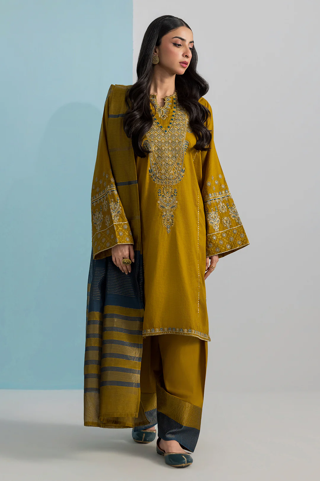 Embroidered Kurta Dupatta Trouser - 2666 - Image 3