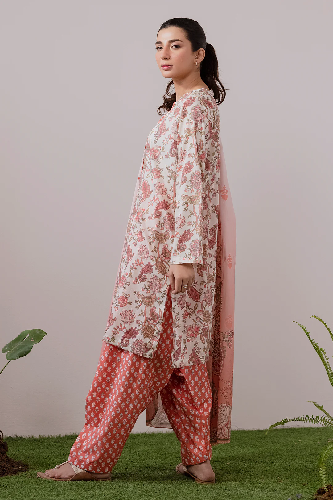 Kurta Dupatta Trouser - 1955 - Image 3