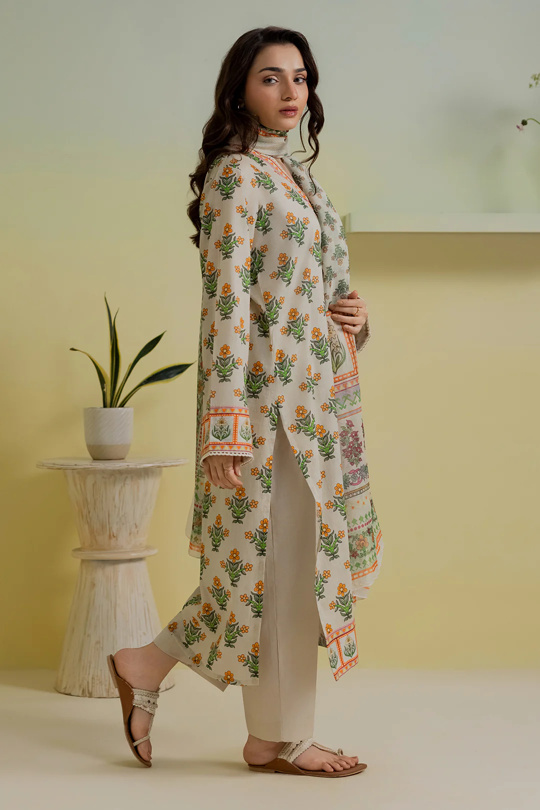 Kurta Dupatta Trouser - 2146 - Image 3