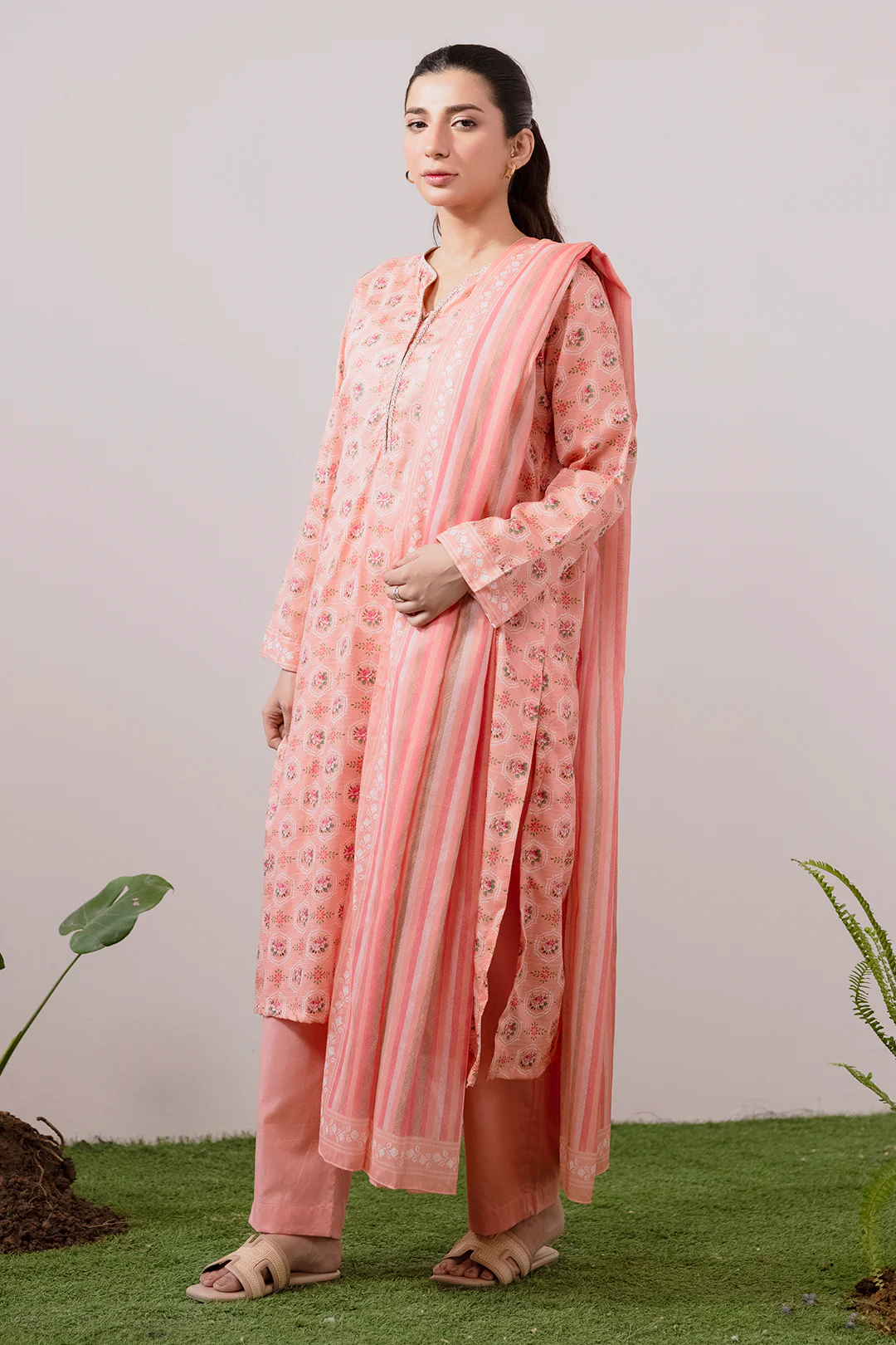 Kurta Dupatta Trouser - 2160 - Image 4