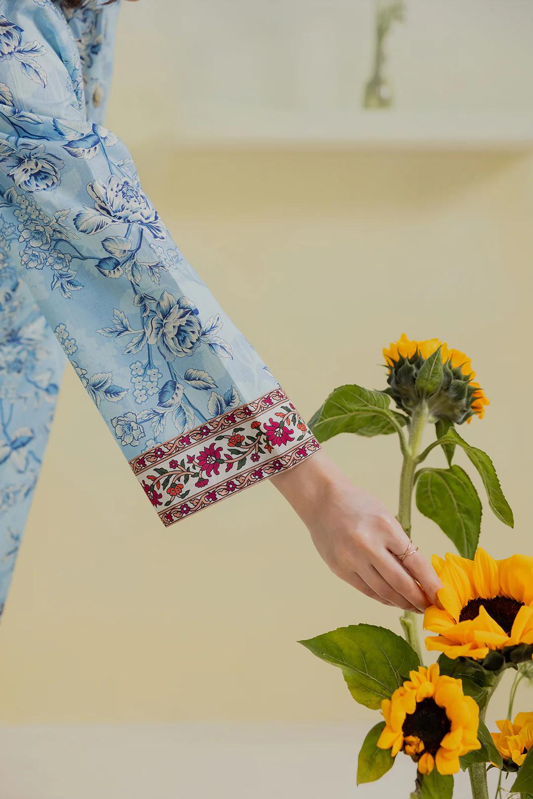 Kurta Dupatta Trouser - 2441 - Image 5