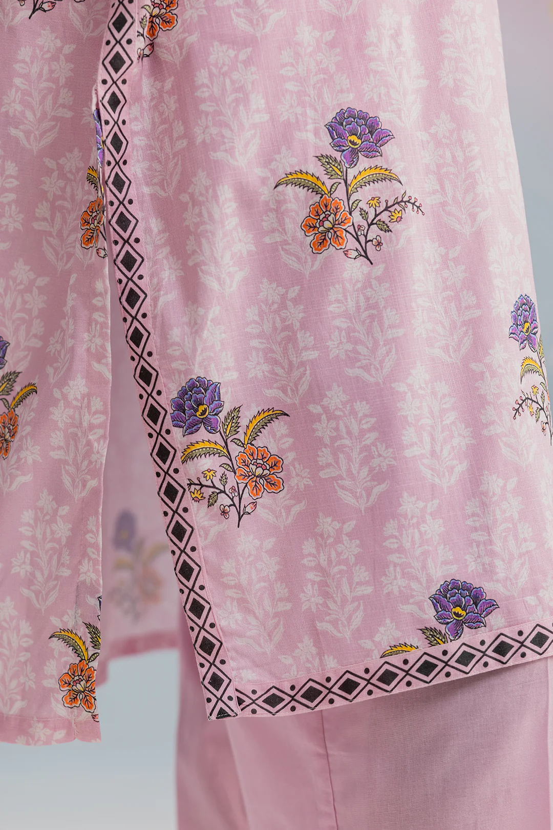 Kurta Dupatta Trouser - 2690 - Image 5