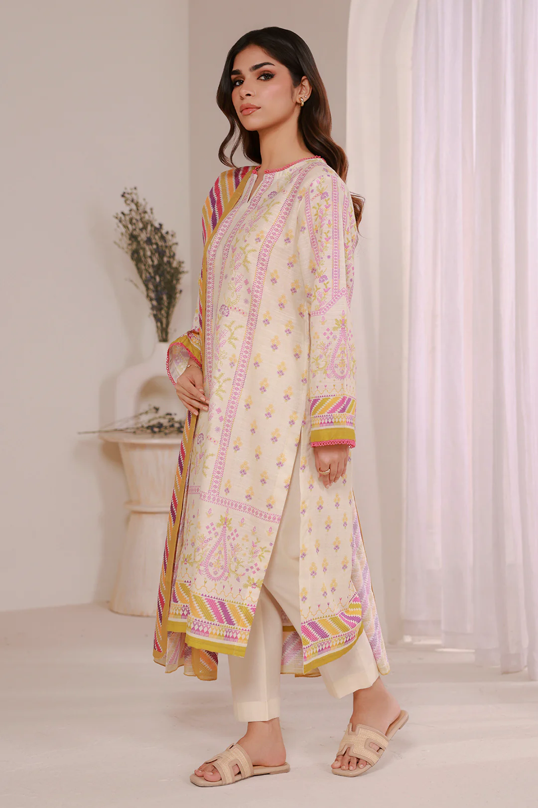 Kurta Dupatta Trouser - 3094 - Image 4