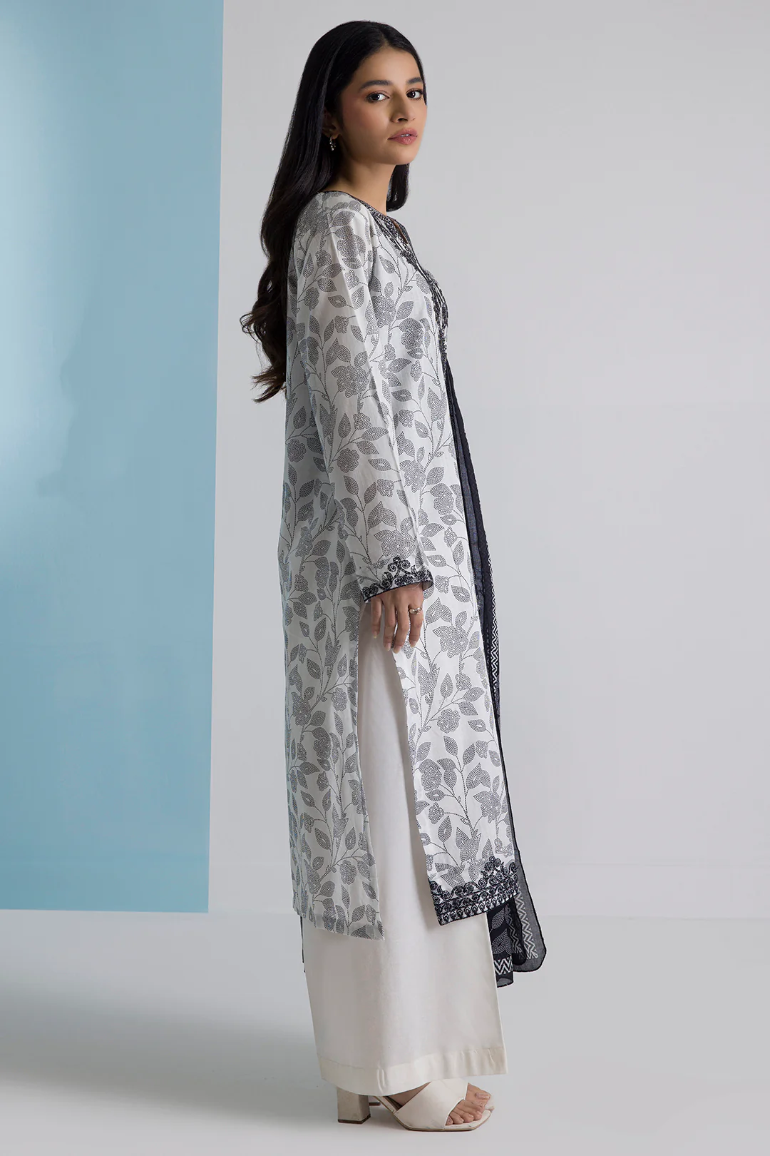 Embroidered Kurta Dupatta - 1755 - Image 4