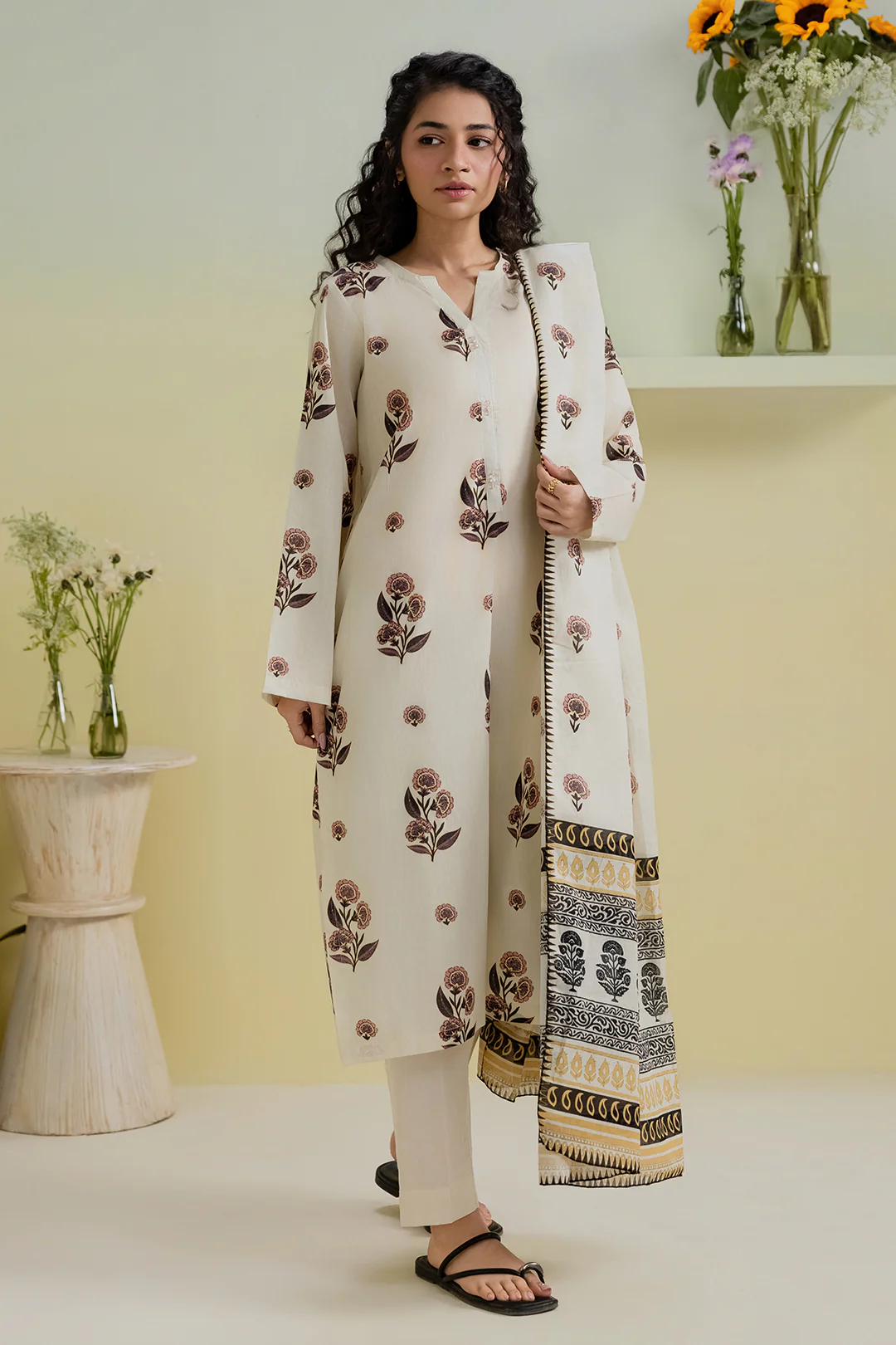 Kurta Dupatta - 1940 - Image 4