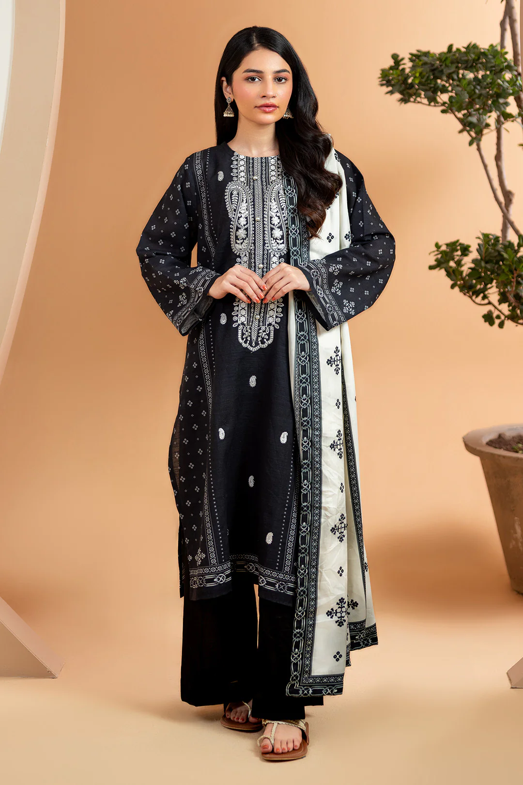 Embroidered Kurta Shawl Trouser - 3071 - Image 4