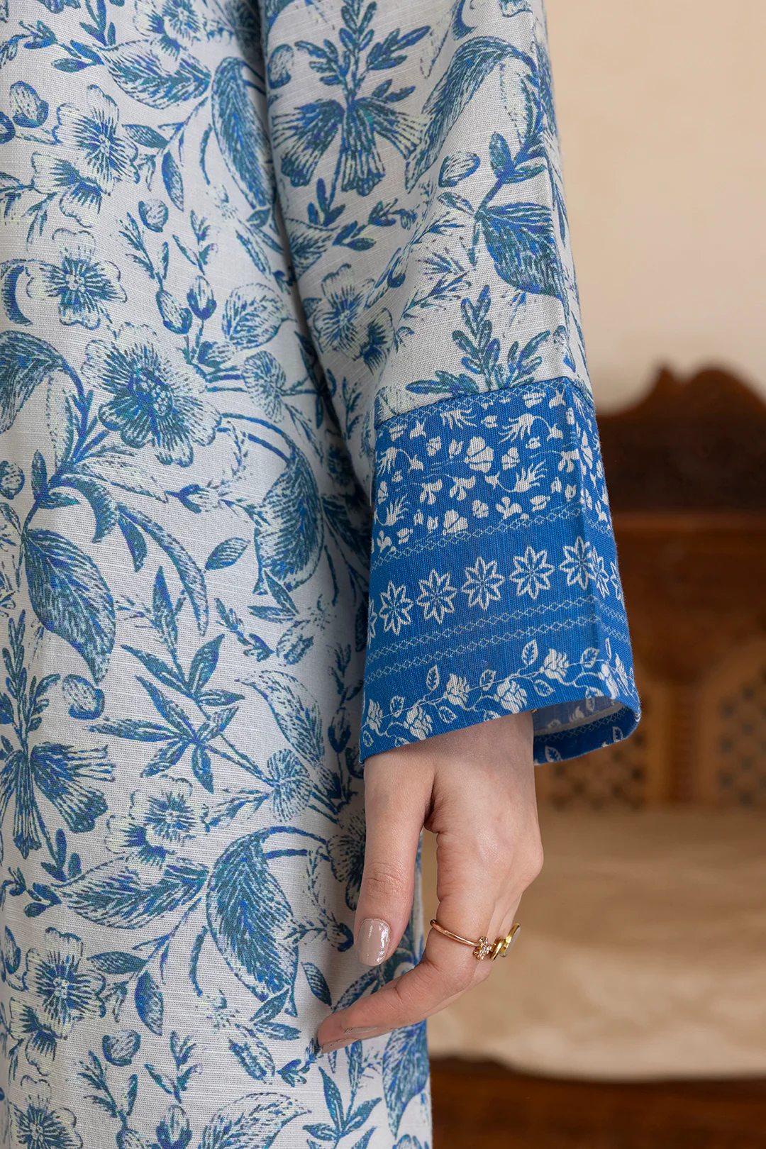 Embroidered Kurta Shawl - 3081 - Image 8