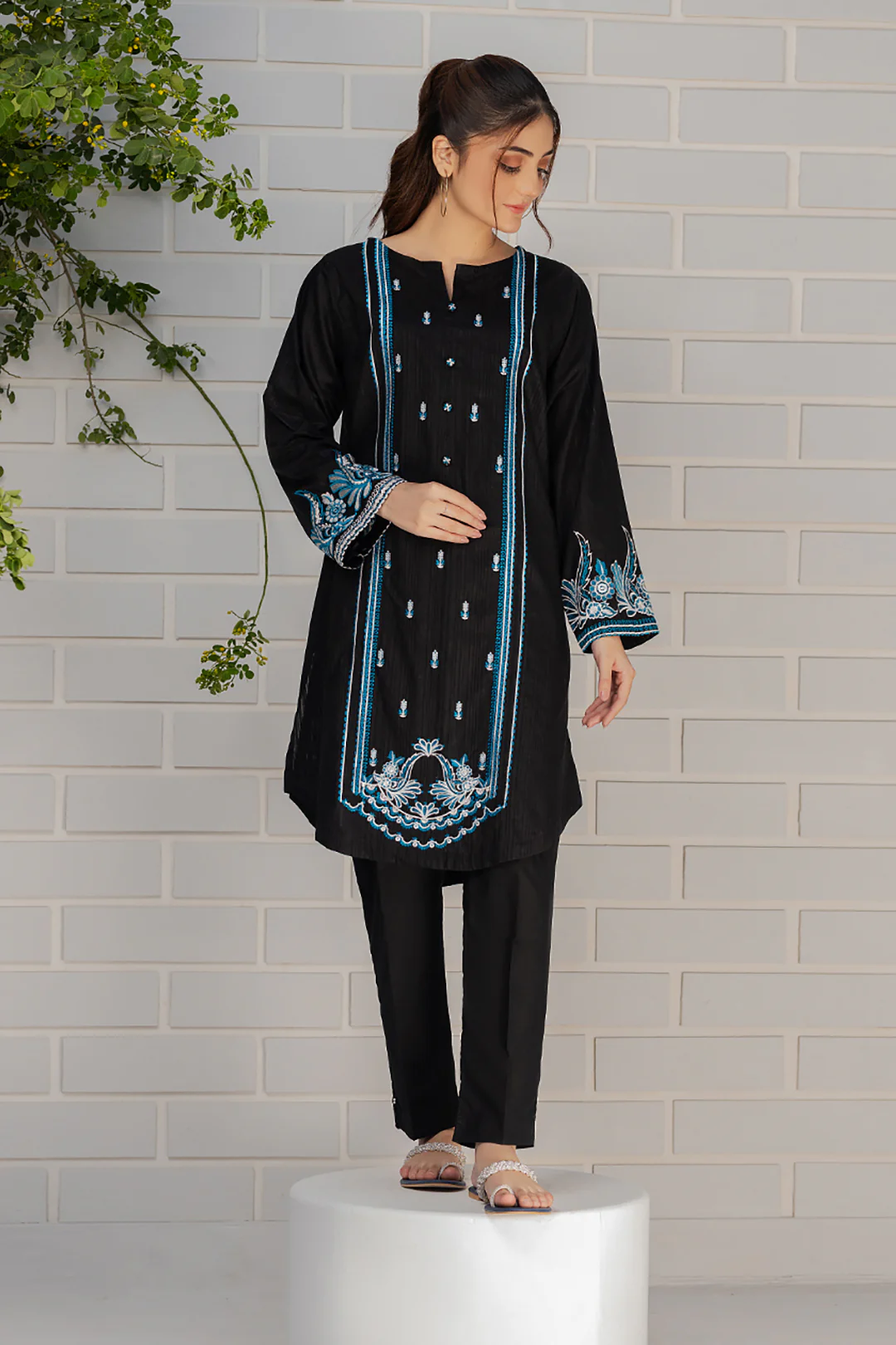 Embroidered Kurta Trouser - 1093 - Image 2