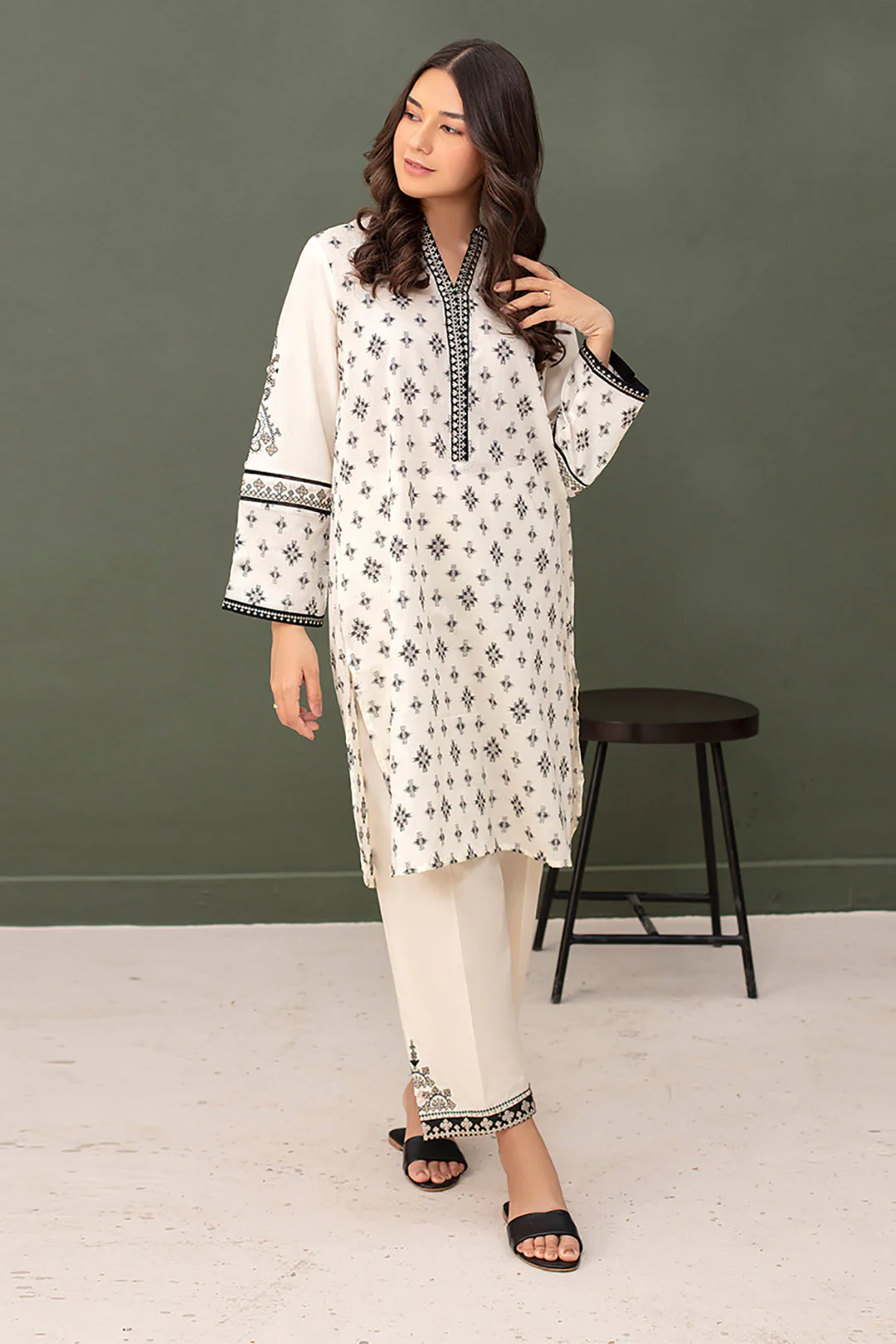 Embroidered Kurta Trouser - 1247 - Image 2