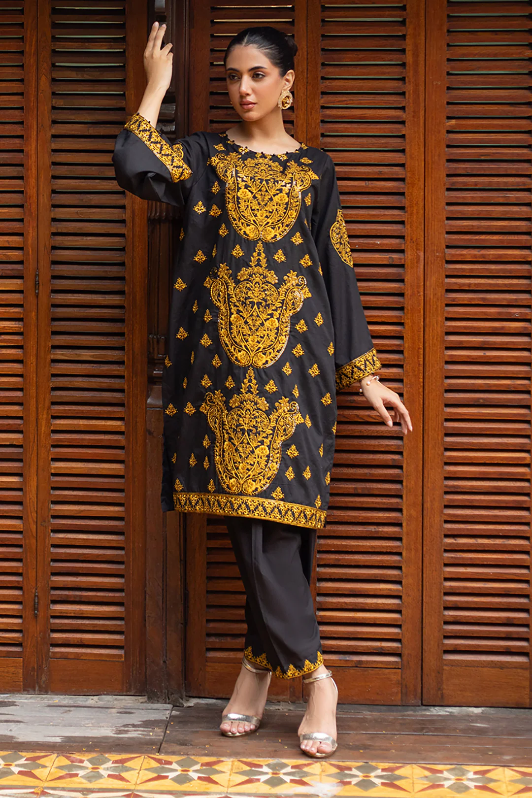 Embroidered Kurta Trouser - 3234 - Image 2