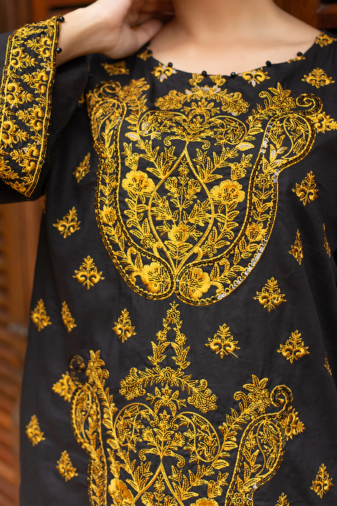 Embroidered Kurta Trouser - 3234 - Image 4