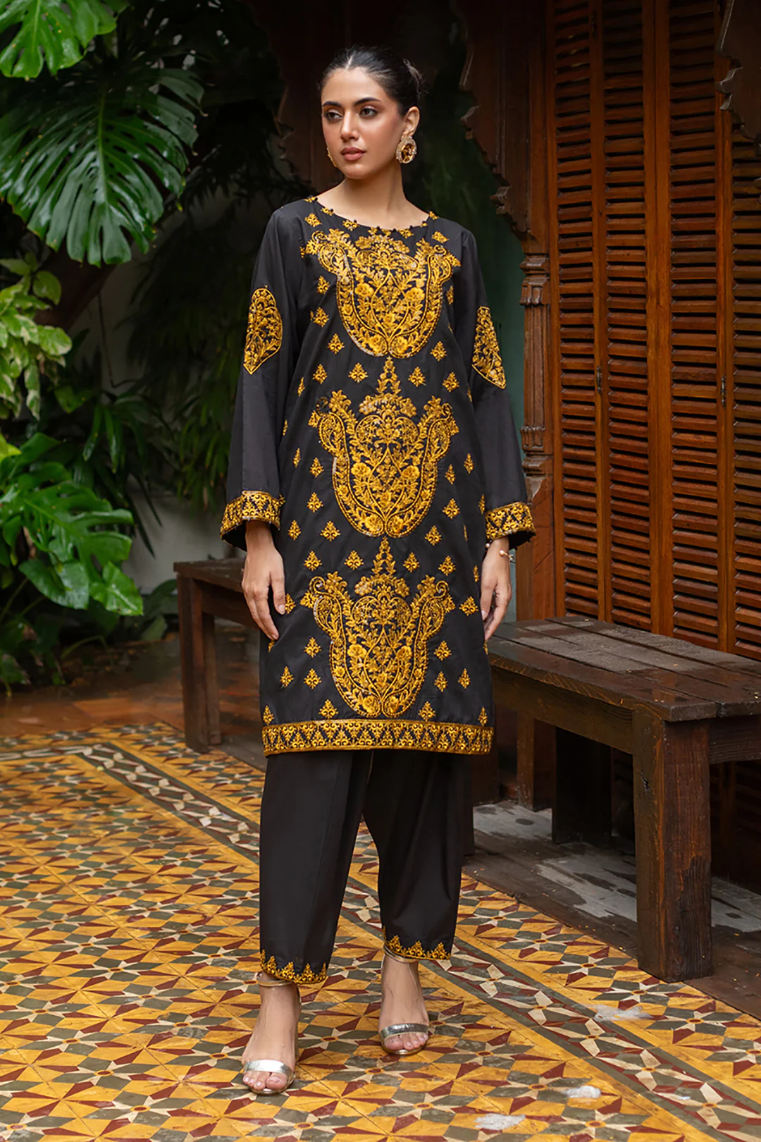 Embroidered Kurta Trouser - 3234 - Image 6
