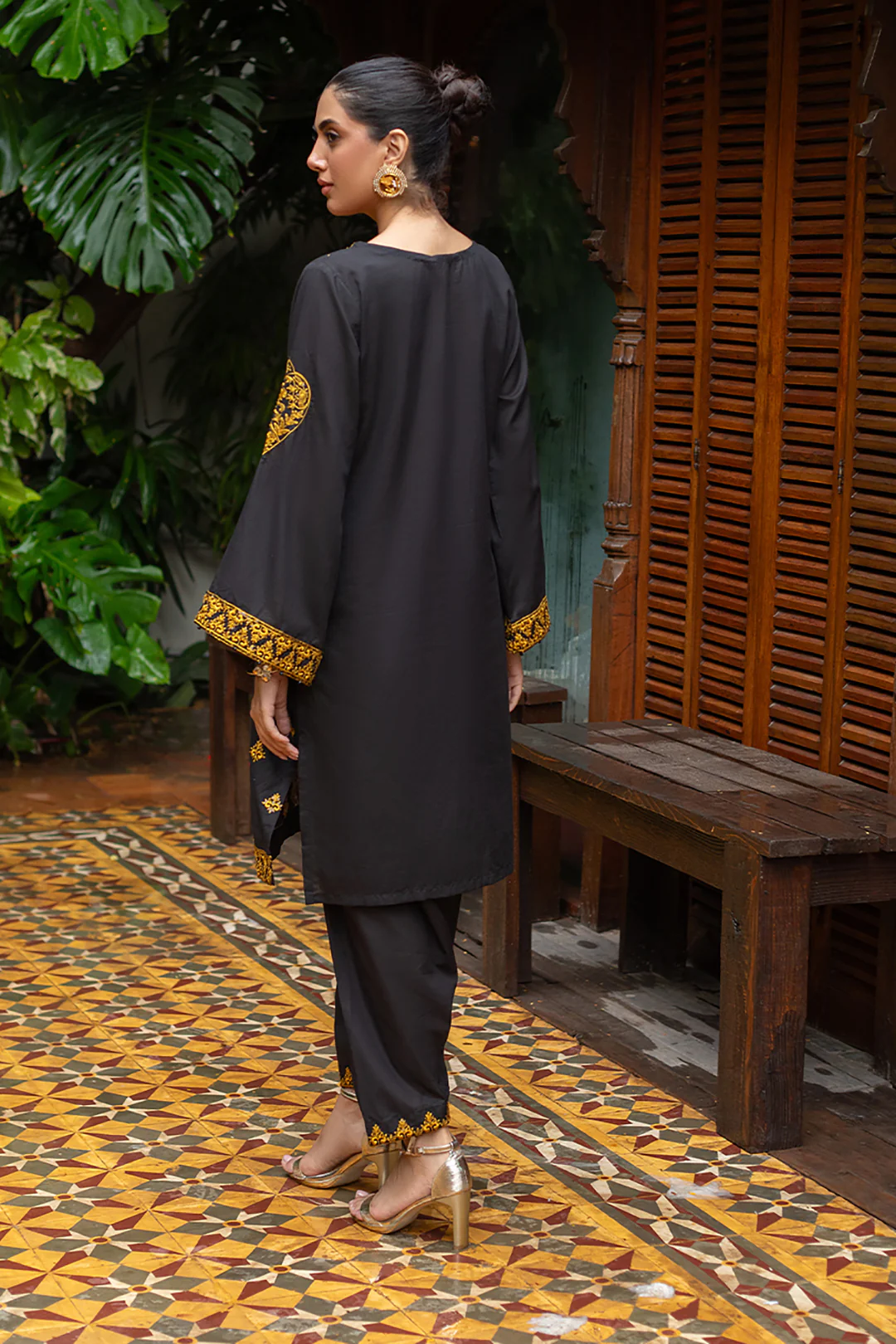 Embroidered Kurta Trouser - 3234 - Image 7
