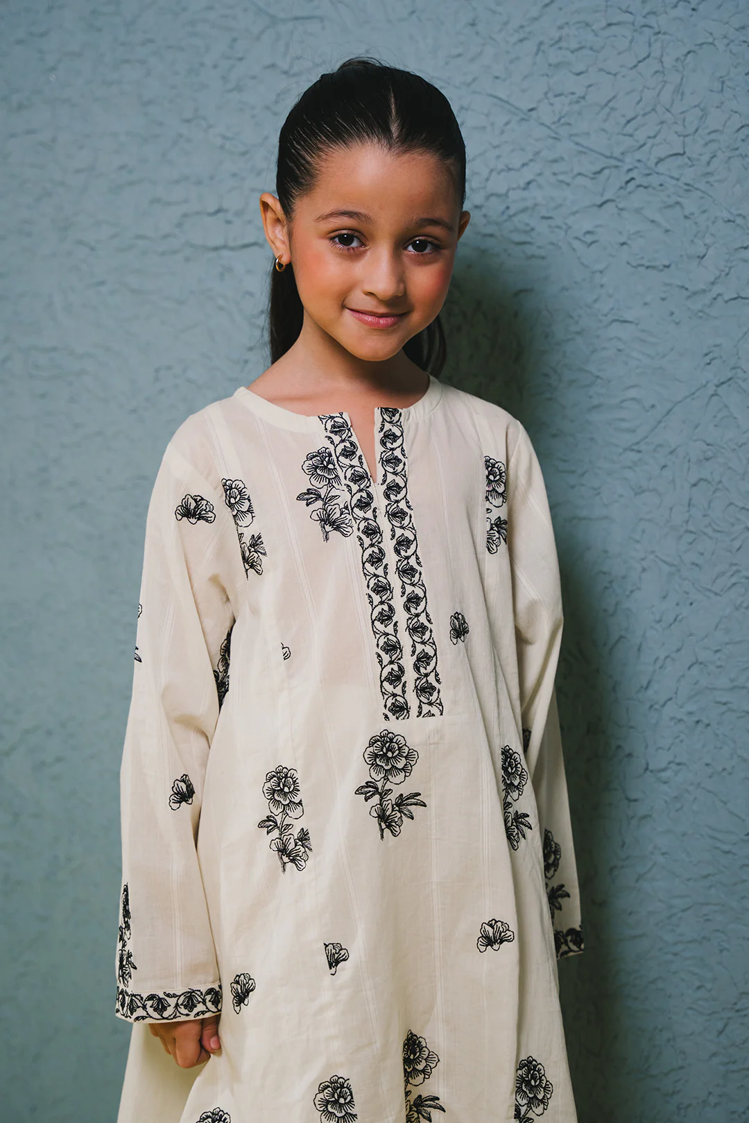 Embroidered Kurta Trouser - 2416 - Image 3
