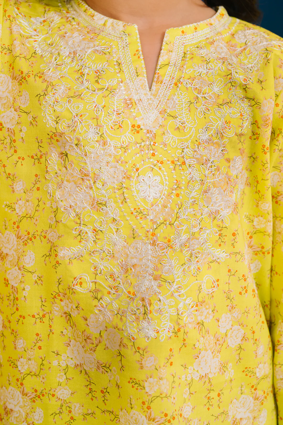 Embroidered Kurta Trouser - 2431 - Image 4