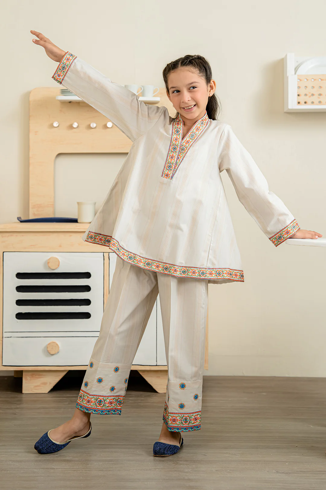 Embroidered Kurta Trouser - 2218 - Image 8