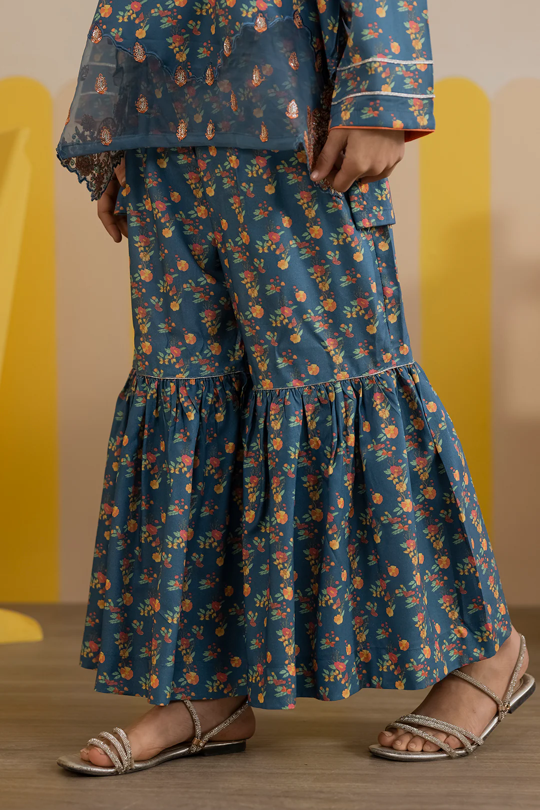 Embroidered Kurta Trouser - 2731 - Image 5