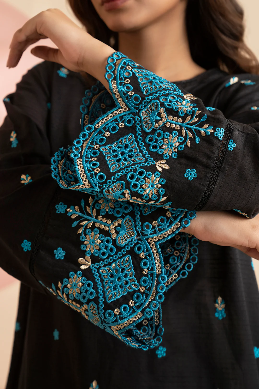 Embroidered Kurta Trouser - 3319 - Image 4