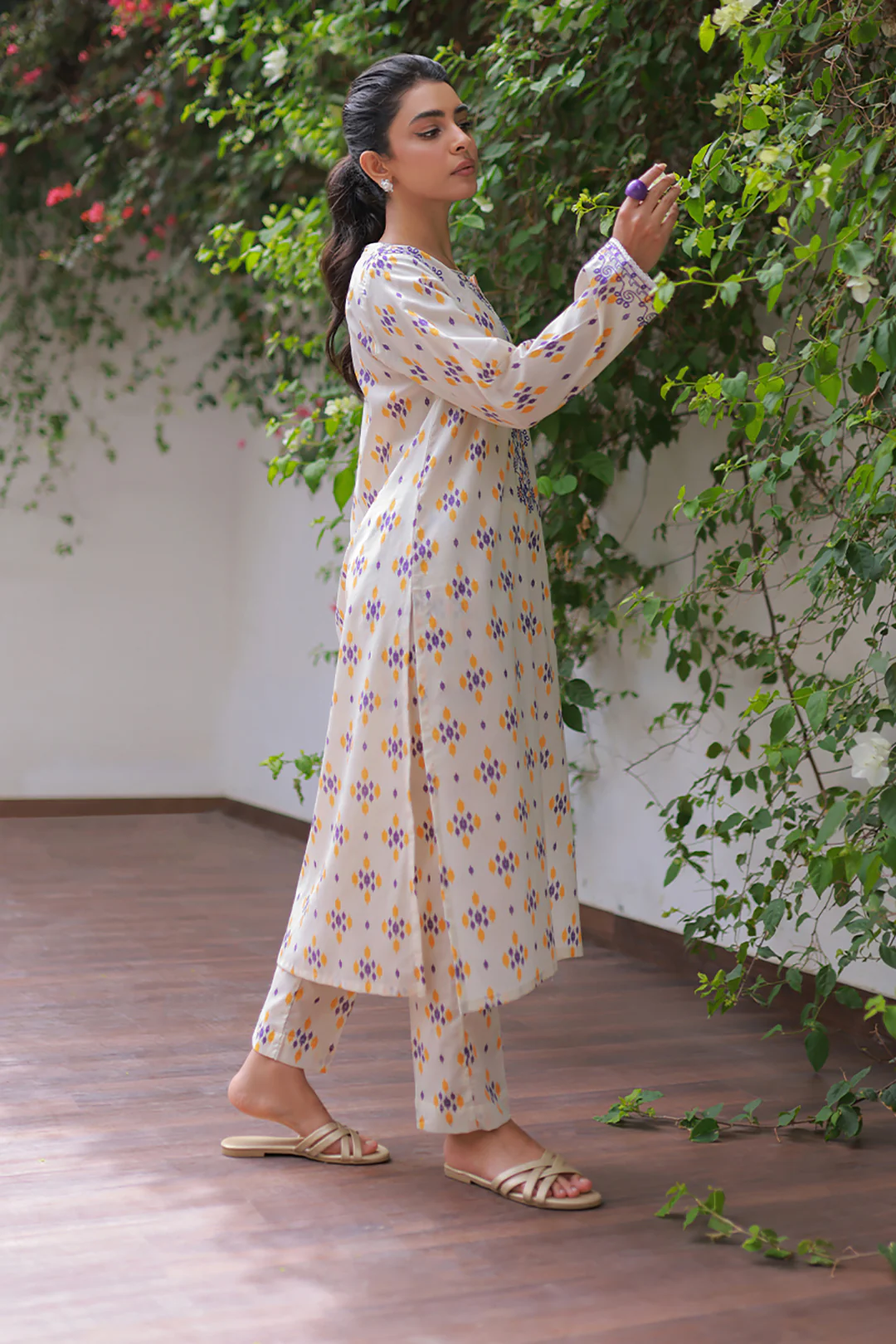 Embroidered Kurta Trouser - 1940 - Image 3