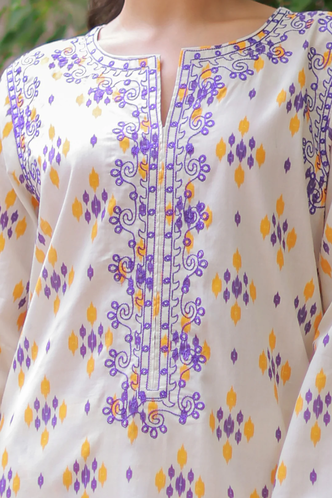 Embroidered Kurta Trouser - 1940 - Image 4