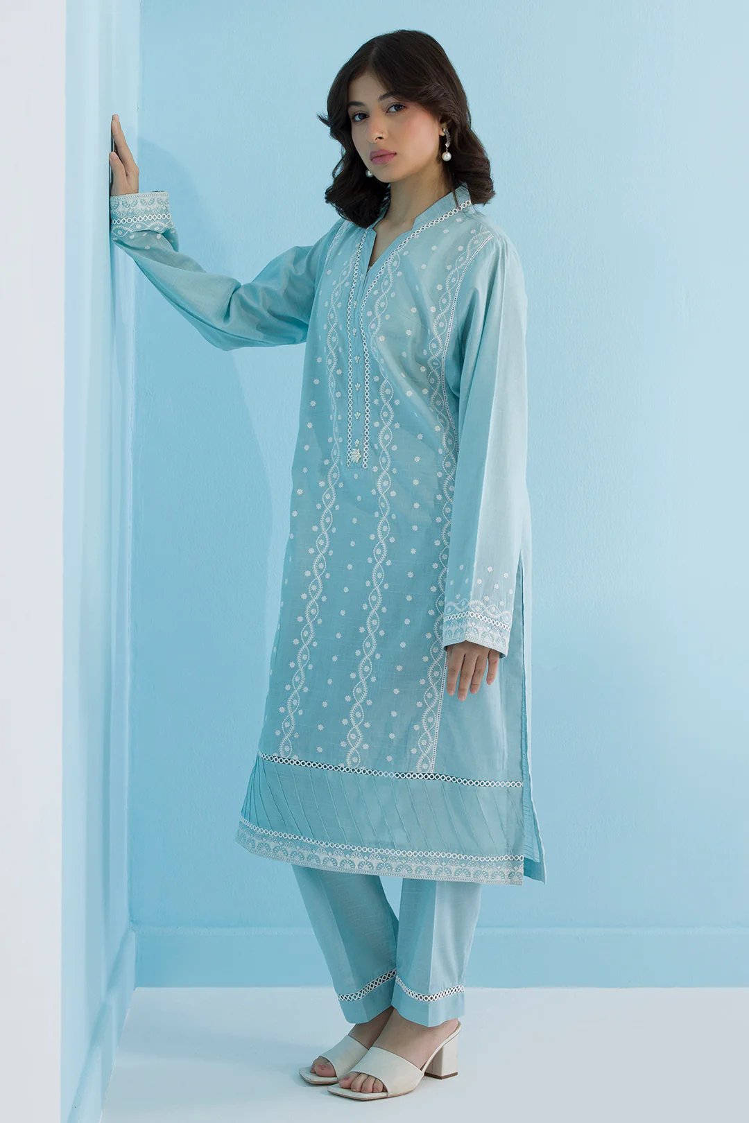 Embroidered Kurta Trouser - 2502