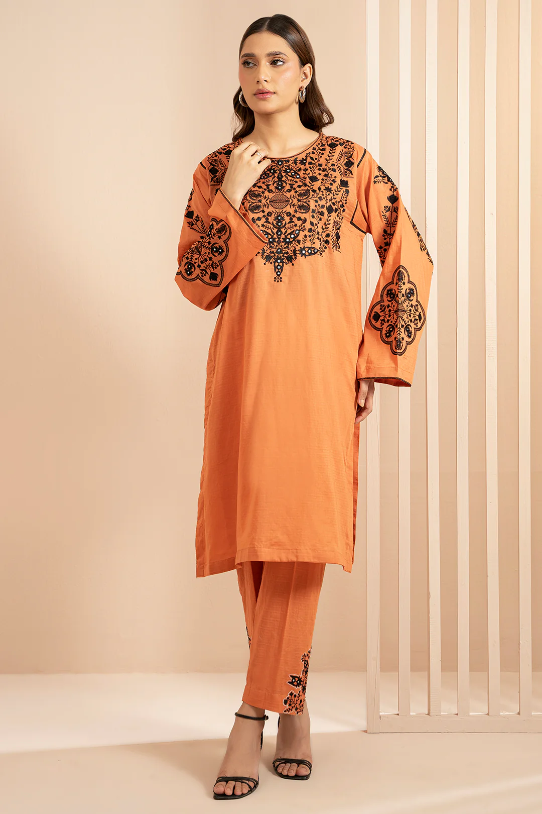 Embroidered Kurta Trouser - 2522